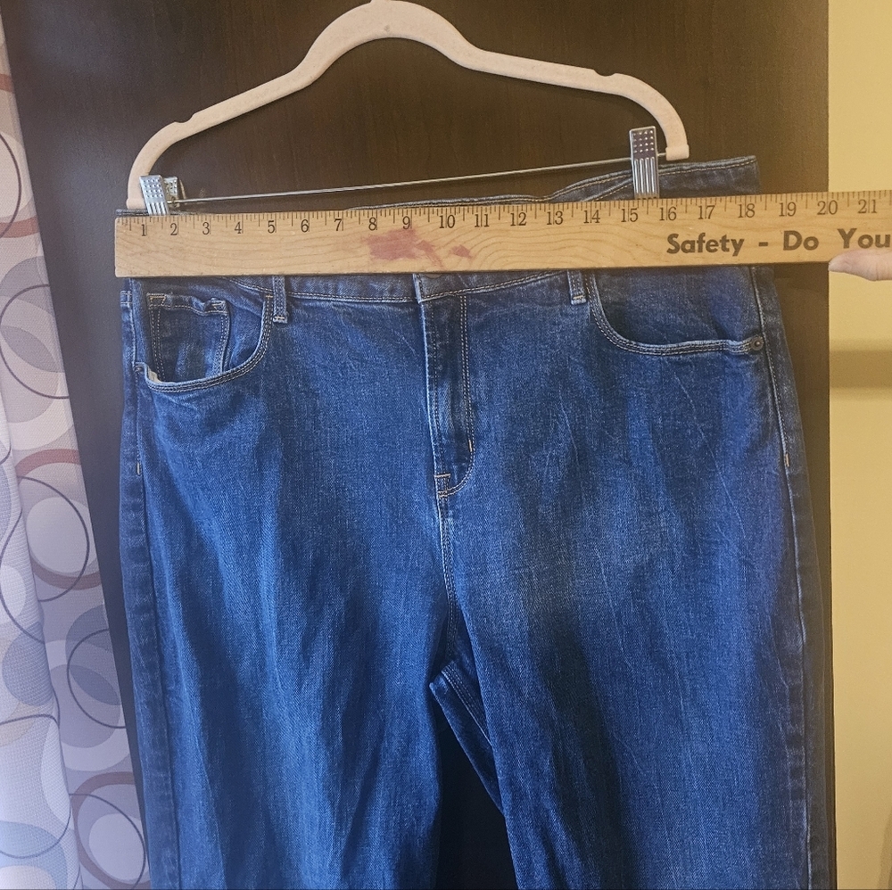 Old Navy Women's Blue Jeans! - Picture 3 of 6
